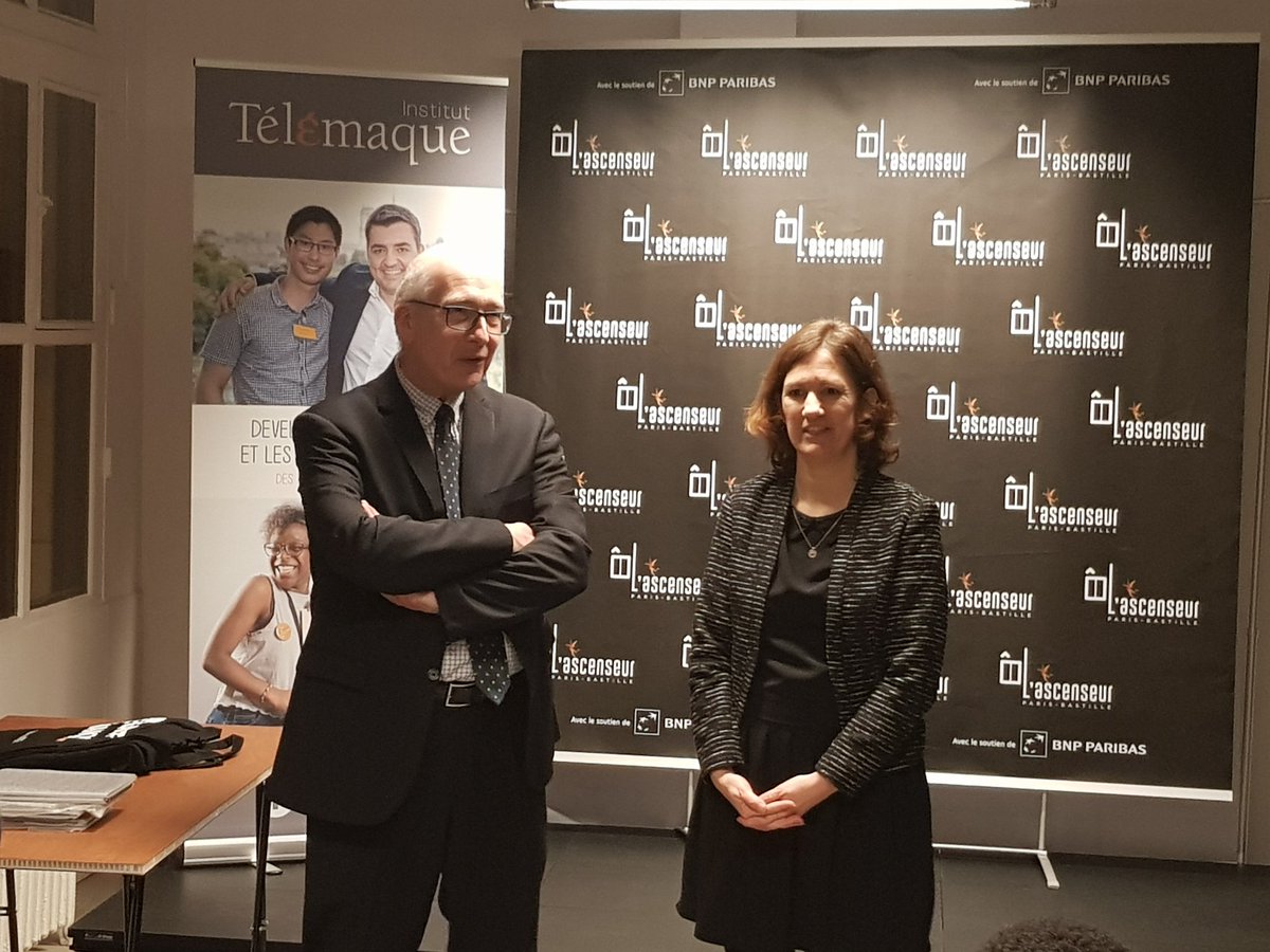 Telemaque_asso's tweet photo. BNPP 3 step IT nous fait l'honneur de faire un don de 60 ipads pour nos jeunes de la filière Télémaque Pro.
Debut de la remise officielle à @LAscenseur_ avec 
@JouliaAudrey et @Dominique Couprie, en mécénat de compétences chez Télémaque sur Télémaque pro. Merci 🙏 https://t.co/7KdTe5P191