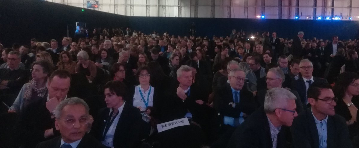 CCINantes's tweet photo. [#VoeuxEco2020] Ça y est, on y est🏁 👏... Coup d'envoi de l'édition 2020 des Vœux Eco à @Exponantes. Grande soirée autour de "Emploi-recrutement : pensez autrement". Évènement phare de la vie économique sur le territoire. 
✔️ 900 acteurs eco au rdv 💪👏
✔️ Guichets fermés 😉 https://t.co/X6xwsOw14Y