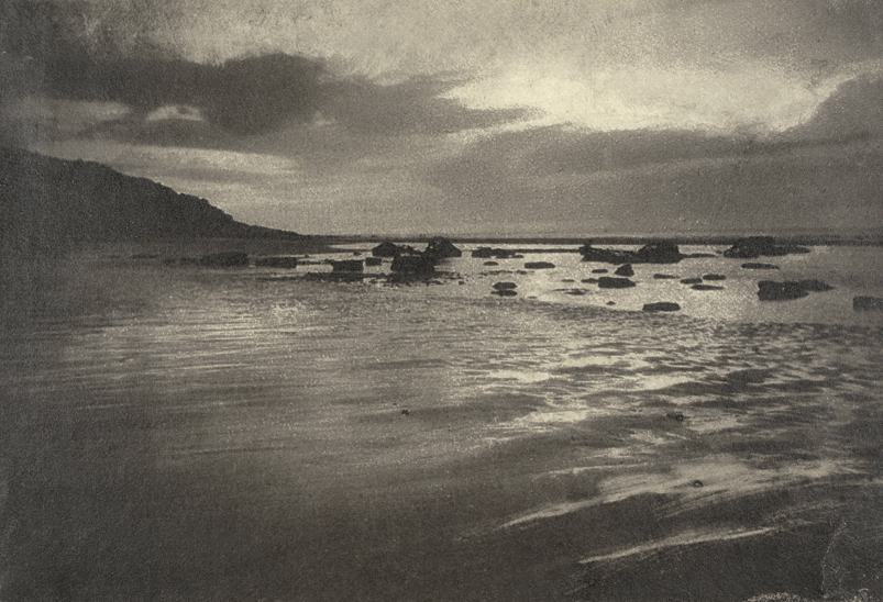 MuseoThyssen's tweet photo. El movimiento pictorialista reivindicaba el caracter artístico de la fotografía.
#Demachy utiliza papel al carbón para lograr un efecto similar al carboncillo en sus marinas
#Impresionismo_Foto https://t.co/hdZOH6JeQO