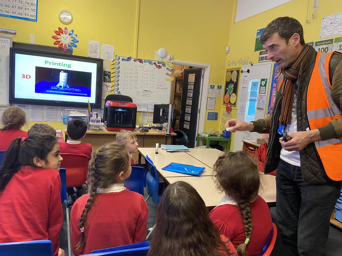 ClosedAccountNT's tweet image. Excited pupils @ParklandsLeeds with @ST3AMCo #ARTofCODE