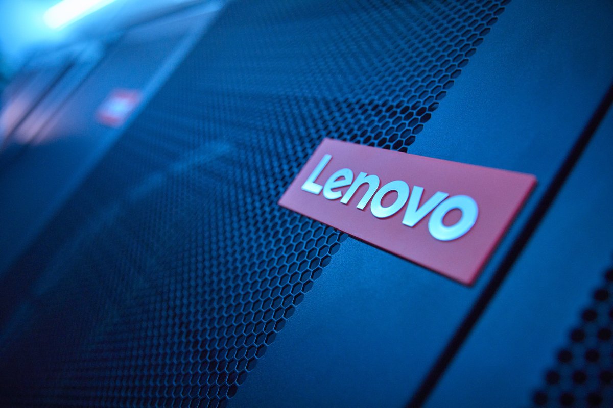 lenovoitalia's tweet photo. Una giornata indimenticabile con una delegazione di media da tutto il mondo per mostrare le prestazioni da fuoriserie del #supercomputer di #Lenovo! #LenovoDataCenter #HPC #VDI #Data #Dallara #DallaraStradale #thesupercarsquad #carswithoutlimits #performancecar https://t.co/GgP4d1lhed