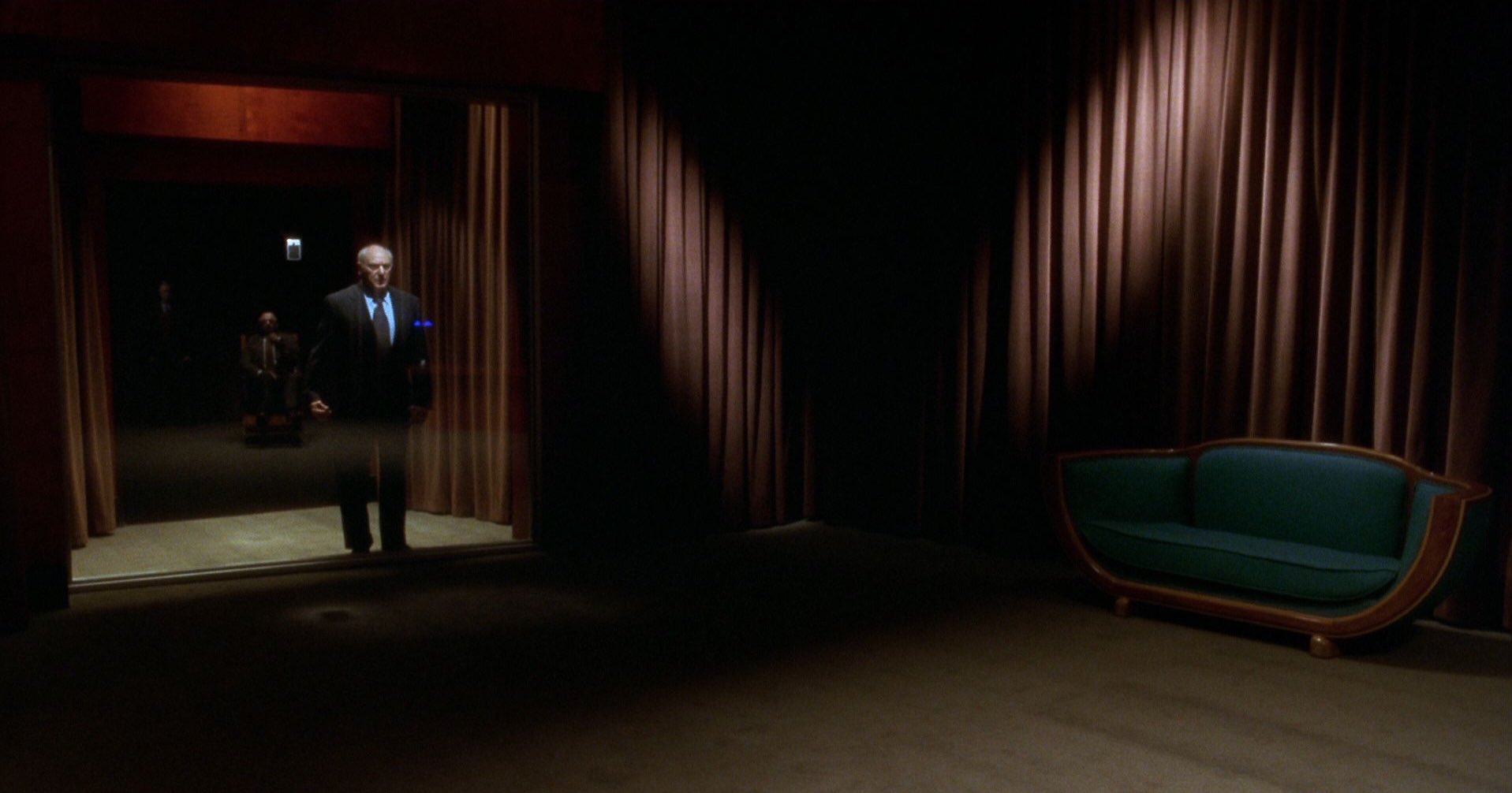 Lost In Film on X: "'Mulholland Drive' (2001, David Lynch). Cinematography:  Peter Deming. https://t.co/omvn8hOm3L" / X