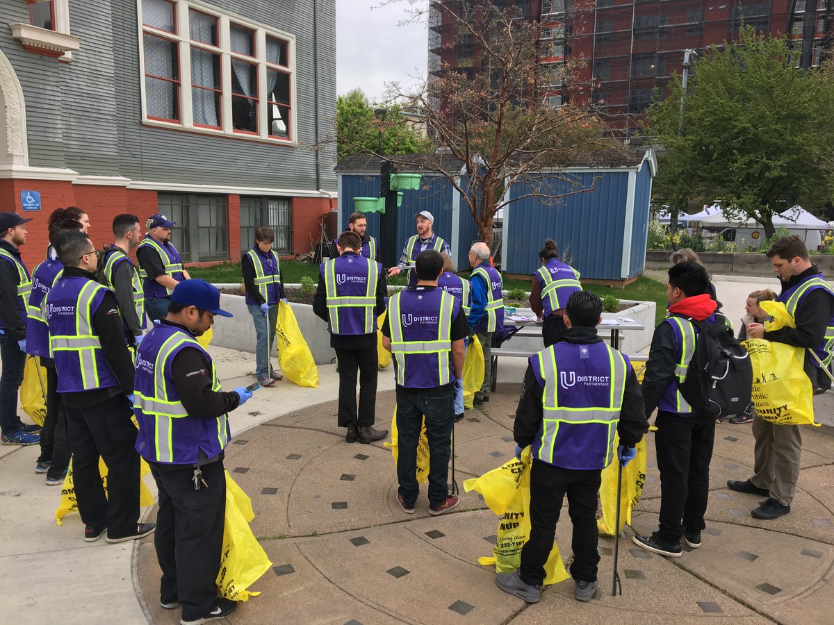 Volunteer for our Community Cleanup this Saturday, January 25 at 9 am! We meet in the park south of <a href="/U_Heights/">University Heights Center</a>. Free coffee &amp; treats before we head out in teams for a deep cleaning of streets and sidewalks throughout the U District. facebook.com/events/1178271…