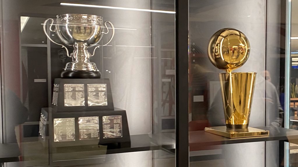 CMLawSports's tweet photo. We got an awesome tour of the new #Cavs offices last night from 3L @Laceyy23 - she’s currently working in the team’s legal department after spending time with the MAC and U of Akron Athletics.

(and yes, she got a ring in 2016) https://t.co/BFmby17H1b