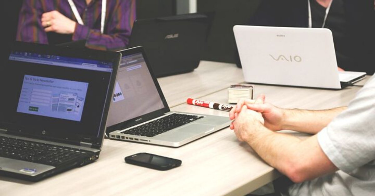 When an IT problem arises, reduce your stress! You can access our remote and onsite #Helpdesk staff to have a solution in no time. This is just one of the many benefits of #ManagedServices at DSA &amp; Executech. Learn more:
bit.ly/2PKRV1W 
#itsolutions #MSP