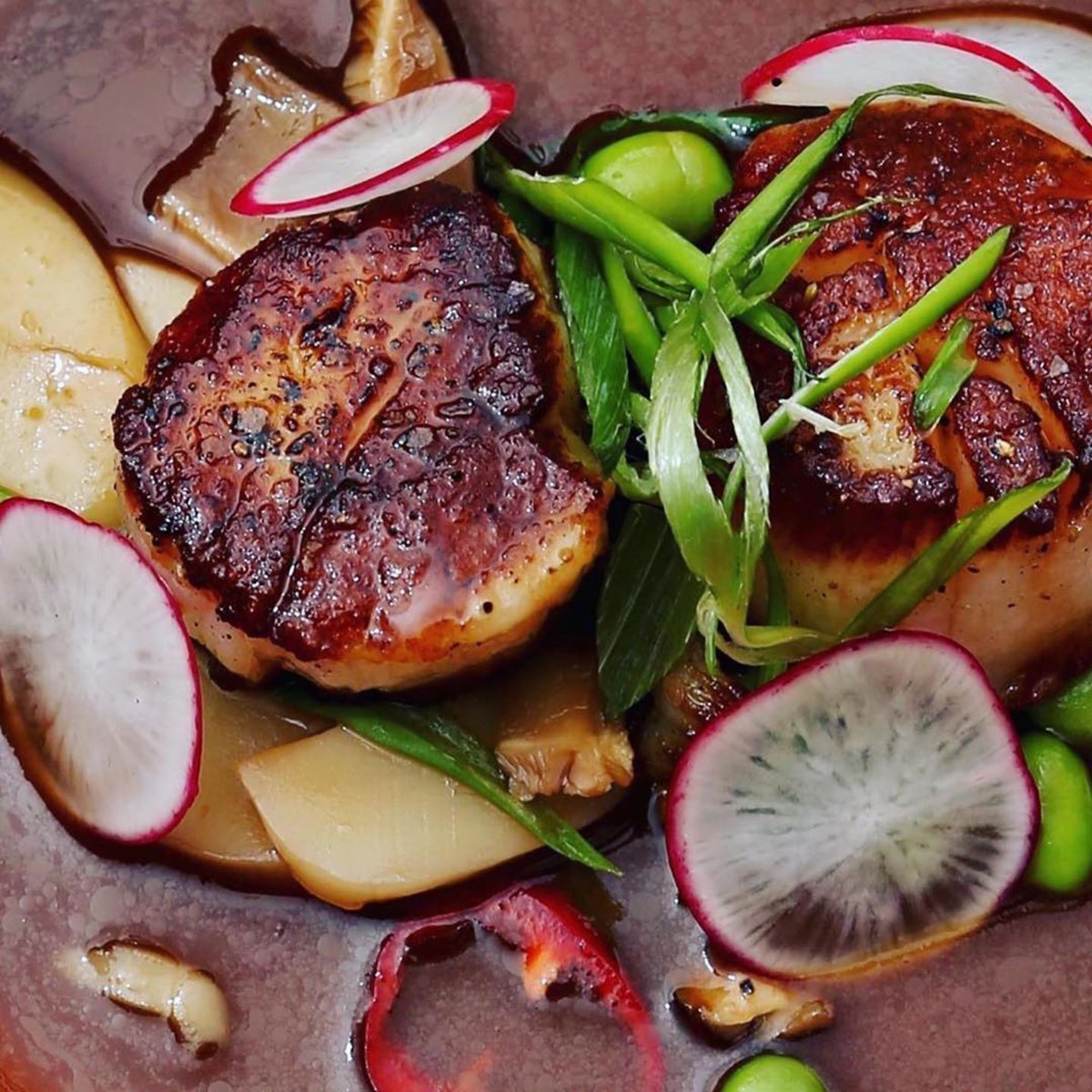 If you need an idea for dinner tonight:
Seared Scallops resting in a miso ginger shiitake broth #comeandgetyourlove #scallops #dinner #welcome <a href="/LeMeridienIndy/">Le Meridien Indy</a>