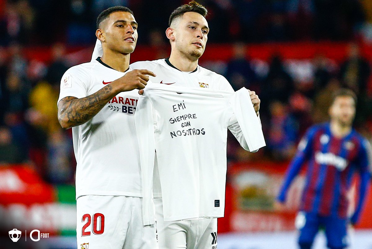 ActuFoot_'s tweet photo. « Emi, toujours avec nous »

L'hommage de Diego Carlos et de Lucas Ocampos pour Emiliano Sala, hier. 🙏 https://t.co/IsJeUJxHhj