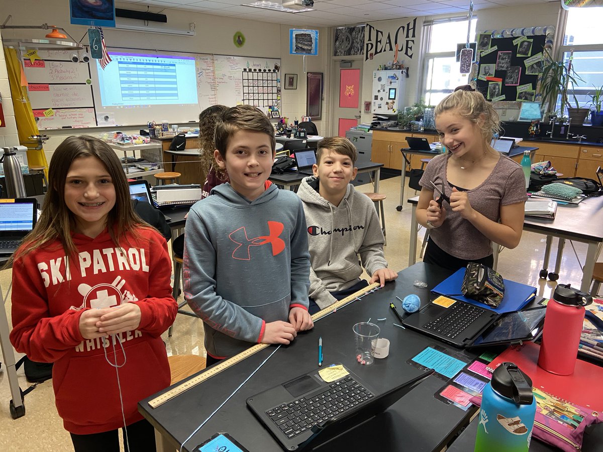 157Cgoscience's tweet photo. @157Cgoscience  We are kicking off 3rd quarter by trying to visualize the distance between the planets. Figuring it out, one class at a time! @RgradyE @NemethScience @SrtaVallejoHCMS https://t.co/qpBCBcIO34