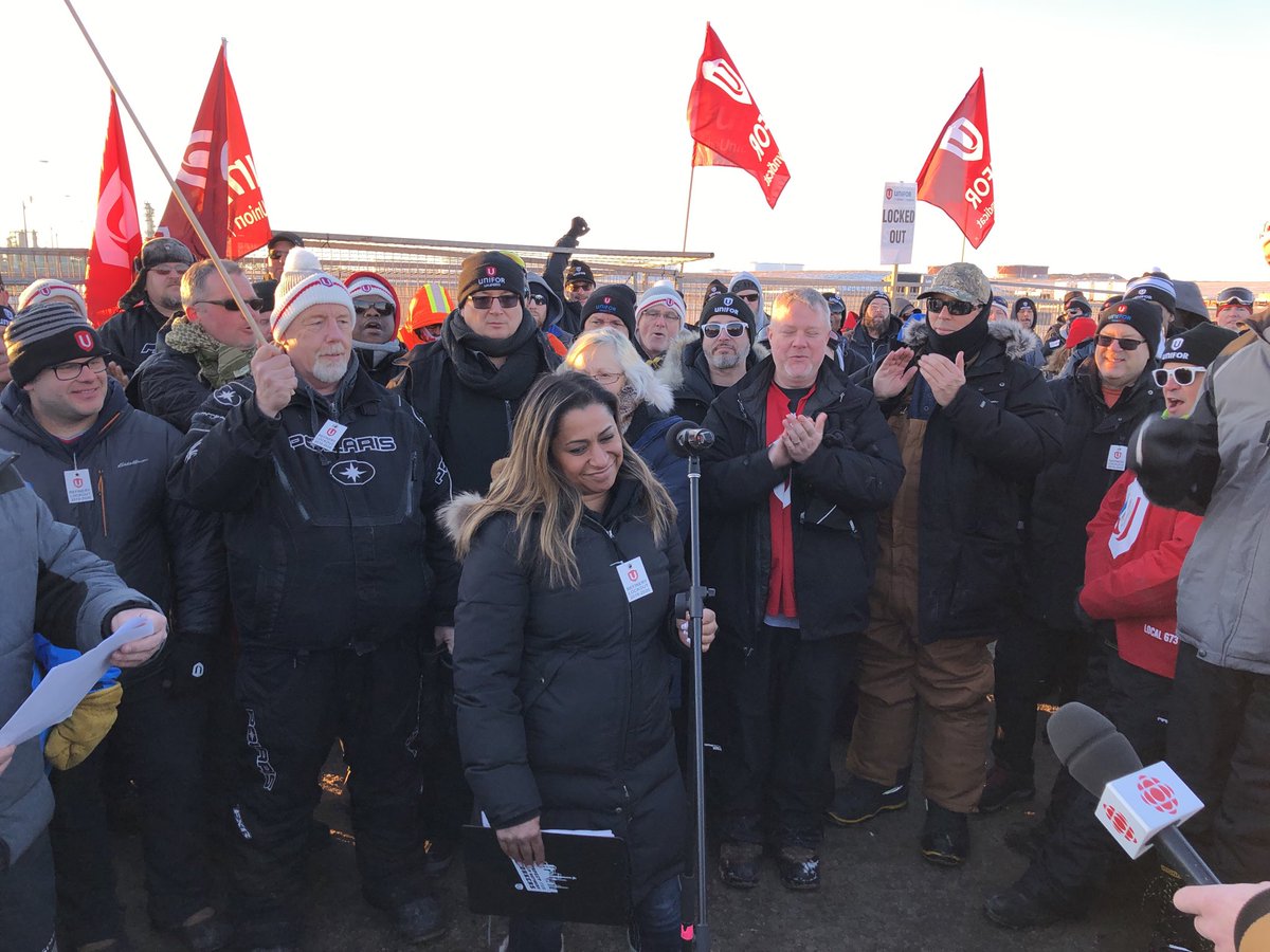 UniforTheUnion's tweet photo. Regional directors ⁦@LindaMacNeil3⁩ ⁦@NaureenRizvi1⁩ and Quebec Director Renaud Gagné have joined the ⁦@Unifor594⁩ picket line to bring messages of solidarity from coast to coast. #BoycottCoop #SupportUnifor594 https://t.co/fj3kQIrO1G