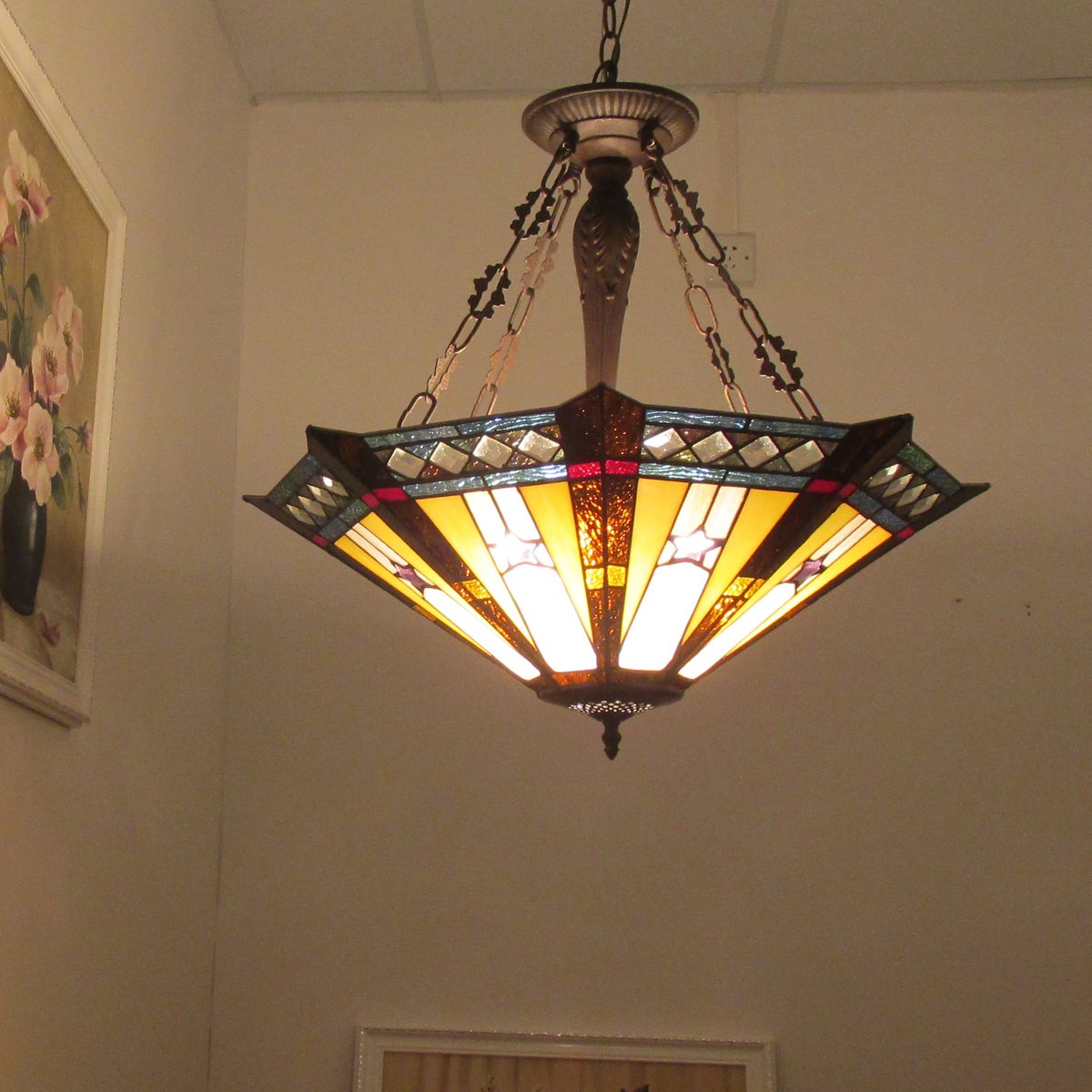 ChloeLighting's tweet photo. Ready to light up your dining room with gorgeous colors? These inverted Tiffany-style pendants with fit beautifully in your home. CHLOE Lighting takes pride in the fact that each of our Tiffany items are made with stained, art glass and hand crafted, making each piece unique! https://t.co/dDDhSBeZmz