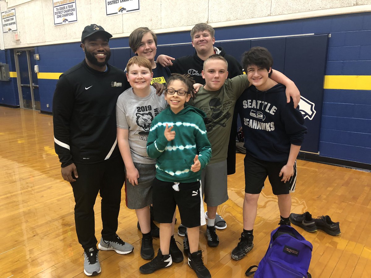 l_koehler's tweet photo. Some of @GrapevineMiddle wrestling excited for their meet at HMS! Go wrestling! #OurHouseGMS #ElevateGMS https://t.co/a17vad0m9m