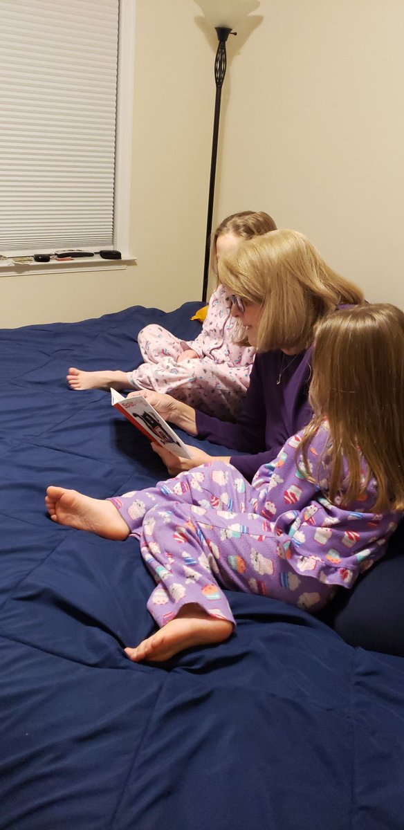 MGA_Reading's tweet photo. Reading with Grandma before bed!📚😴 #AACPSReadWithMe #splatthecat  @MonarchGloAACPS https://t.co/d33cEvH5nR