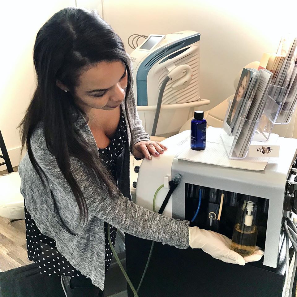 senseilaser's tweet photo. New year, Clean Face - with Microdermabrasion!
Come to SenSei and find out how much hidden grub and dirt we can extract from your face while you enjoy the benefits of a Microdermabrasion treatment.
You may be shocked...and a bit disgusted at what was hiding in your skin! https://t.co/4lz9S1h3FU