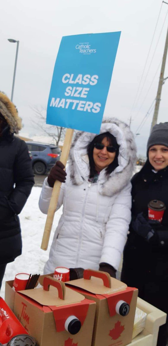 CUPE3396's tweet photo. ...And the pics keep coming...
@CUPE3396 members at St. Mark are proud to support @oectahw
Fabulous show of SOLIDARITY! https://t.co/L59ekjymMT
