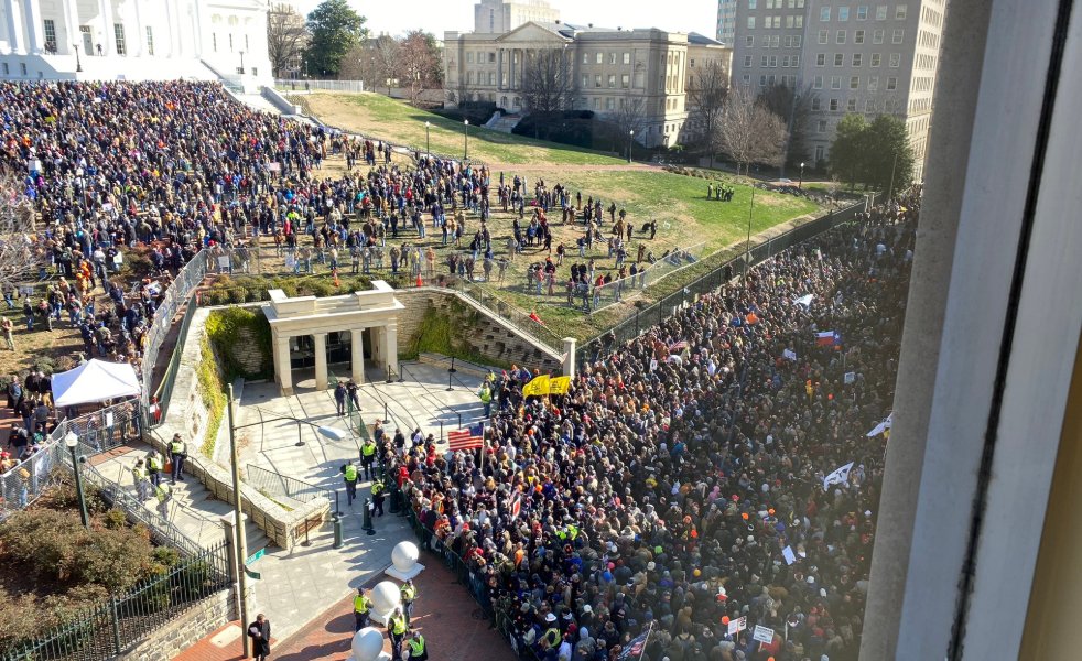 FD_GovtCrisis's tweet photo. 22,000 Protest to Protect Second Amendment in Richmond
HeatMap Column 2> https://t.co/85BbVC0YC0
#MassProtest #HeatMap #WarnOthers https://t.co/qp8LDFFvF4