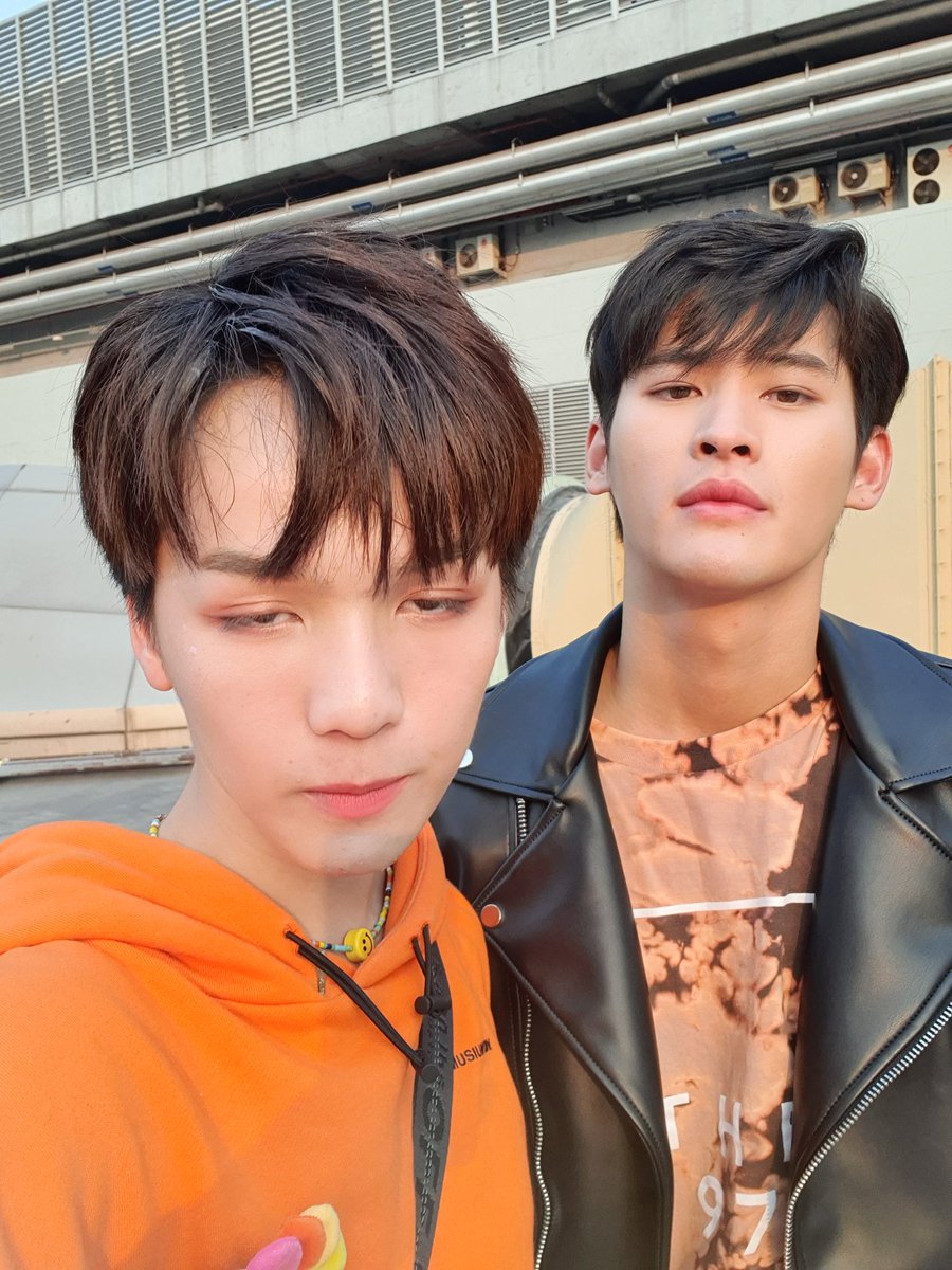 cooheartt's tweet photo. น้องคนขวา อย่าทำหน้างี้ พี่จะวูบครับ5555555 😆 https://t.co/VyLJgwu3Zy