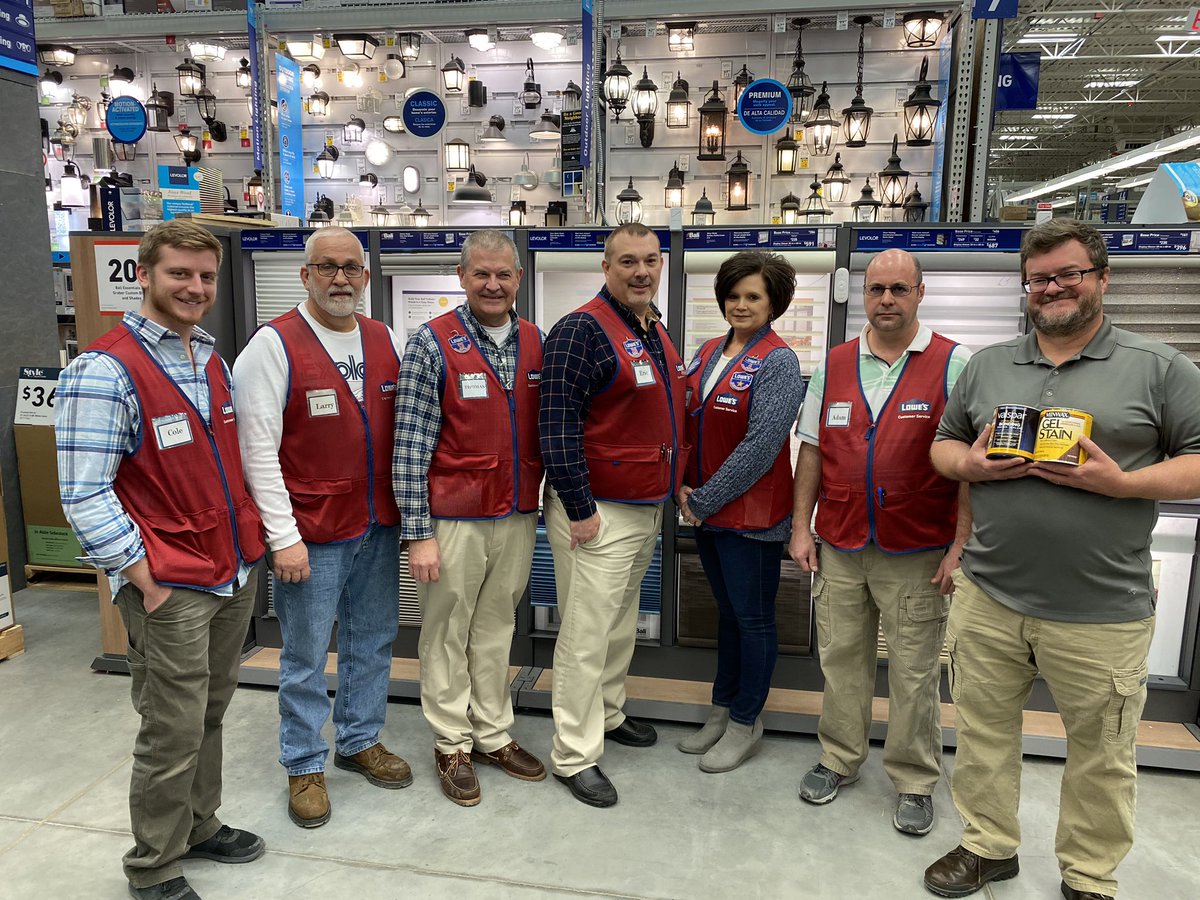 charlesatlowes's tweet photo. Allen from Sherwin Williams joins our Specialty Spotlight at Store #2458! @specialtylowes @BlueBoxR1 @Lowes  @810Lowes https://t.co/SFRsTJYU4Y