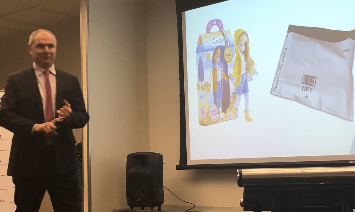 lynchbo's tweet photo. Niall Tracey @Failte_Ireland discusses brand truths, from inner values through to finishing touches of packaging. Brilliant learnings and cases at the @CorkChamber @miicork talk. #BrandPurpose https://t.co/r1bI3FWtAw