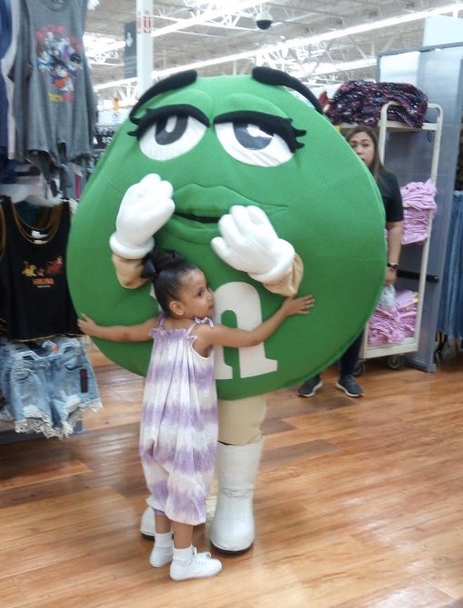 OneStoreAtATime's tweet image. It’s #NationalHugDay! Have you hugged your M&amp;amp;M today?