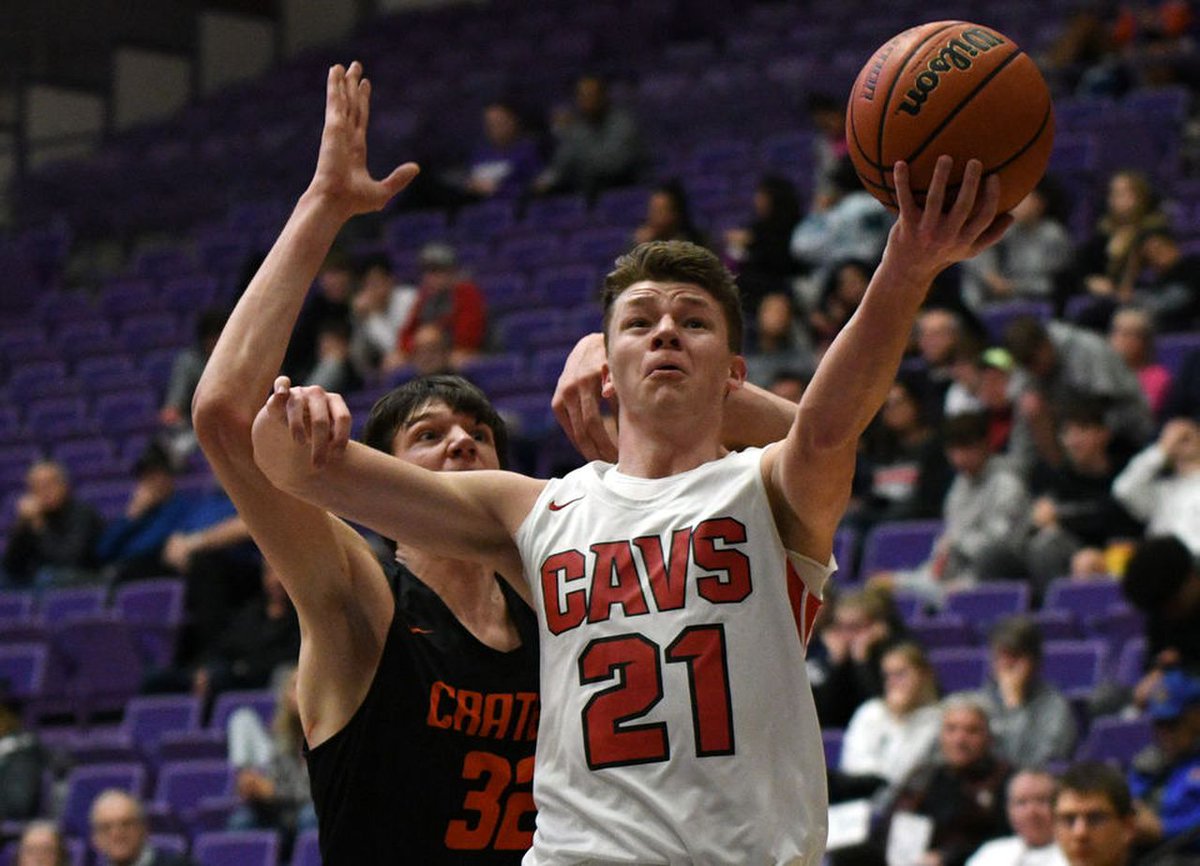 ClackBasketball's tweet photo. Some great shots from yesterday's win at the Chiles Center. Great team win for the Cavs!
📸: @taybalkom https://t.co/qHO1AYh2OY
