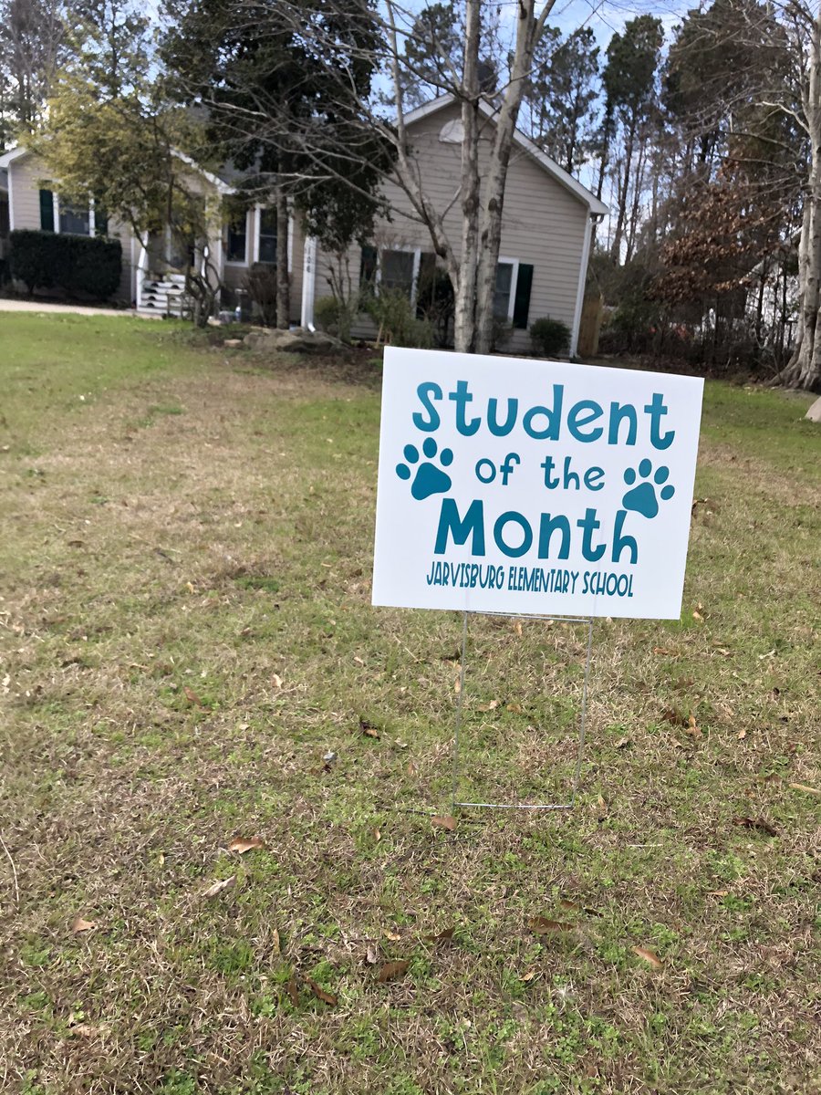JarvisburgJ's tweet photo. JES honors our students of the month by placing fabulous teacher-made signs in their yard! Congrats students for working hard!! #currituckk12 #jesrocks #charactercounts #KindnessMatters #studentofthemonth https://t.co/Txhw867WtW