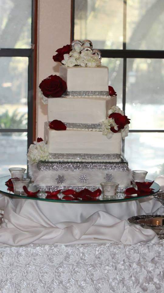 Sometimes just the right setting will accent your cake!  If we don't have the plateau of choice, we'll set it on one you provide.  Either way, it will taste great!

#cake #cakes #weddingcake #weddingday #weddingreception #cakeideas #weddingcakeideas #cakeflavors #weddingplanning