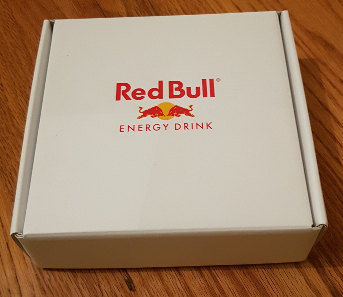 ucanswim's tweet photo. This year's @RedBullUK #neptunesteps drinks have arrived! Starting to get more real! Who else has got there's and how's your training going? @UkTriChat @Zone3official #uktrichat #swimming #zone3 #RedBull https://t.co/kmZNmzJd4k