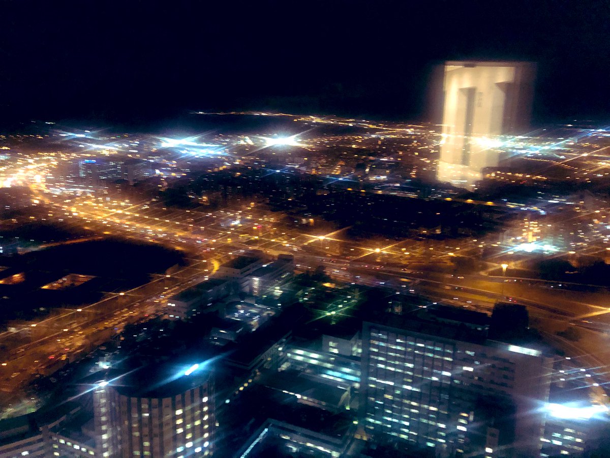 AdrianaBonezzi's tweet photo. La noche y sus luces... #misventanas https://t.co/zcQM1Offdl