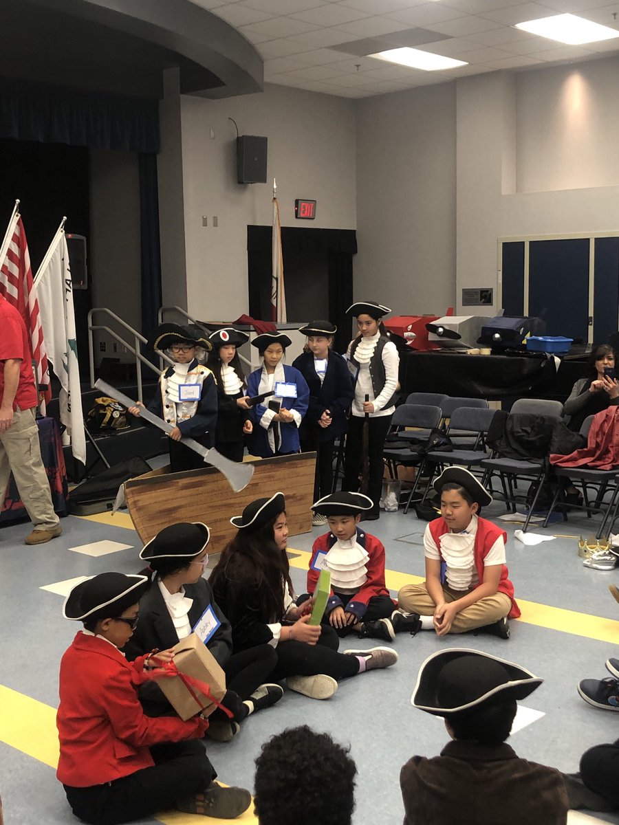 WilsonPort5th's tweet photo. Today 5th graders @LagunaRoad Walked thru the Revolutionary War. So proud! #fsdlearns #fullertonsd https://t.co/PwxwnyhgKP