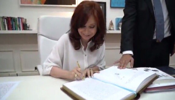 CAFEGimenez's tweet photo. #CristinaPresidenta https://t.co/y2xi5gOFH5