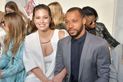 BebeMDoctor's tweet photo. Ashley Graham est maman : amour, grossesse et bébé:Ashley Graham a...https://t.co/mBC0AMxHff #bebe https://t.co/Pg5F53IHxa
