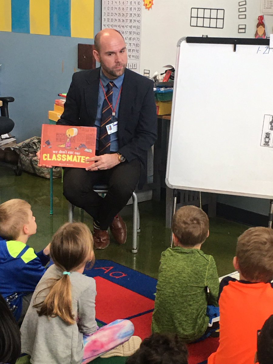 MandaWhiteCasey's tweet photo. We enjoyed a guest reader today! @JresRockets @Mr_DylanWhite @JresRudolph #RocketsLaunchKindness #WeDontEatOurClassmates https://t.co/Q83a2dNdtg