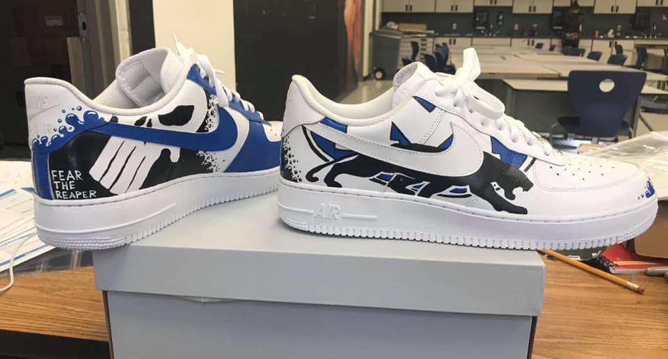 JoshuaSooterArt's tweet photo. No way I could afford #SuperBowl tickets to see my @Chiefs play. Maybe w/ luck likes and retweets a #Chiefs player will see this and let me customize their cleats for the game. Come on #ChiefsKingdom help me out @ChiefsReporter @PatrickMahomes @tkelce @MecoleHardman4 @buttkicker7 https://t.co/jNcrIiBeWT