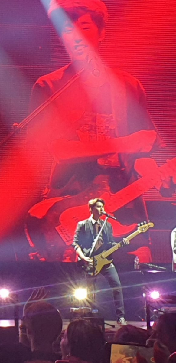 _FRAN_FRY_'s tweet photo. @Jae_Day6 i took a pic at the Berlin concert that (zoomed) looks like young k is singing a dramatic memorial song for you :0
@day6official https://t.co/F4n869Z0yt