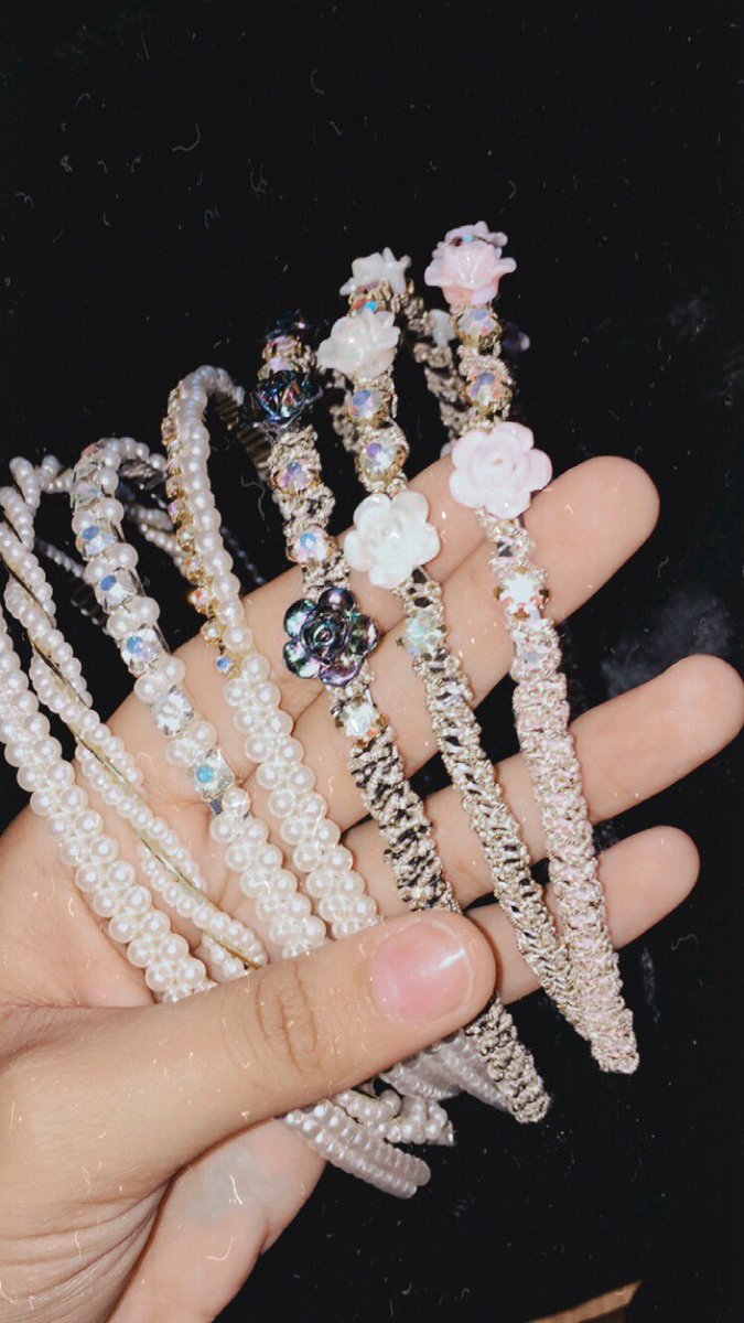 fatyyymita's tweet photo. Chicas estoy vendiendo diademas!! De $65 y $70 soy de cln, lo recaudado es para un salón de belleza que apenas estoy poniendo, ME AYUDARÍAN MUCHO CON UN RT ❤️ dm para pedidos o a mi número 6673586575 https://t.co/8TvRisZL0T