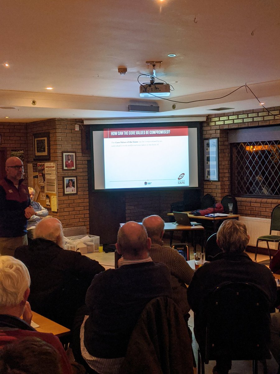 glos_rugby_refs's tweet photo. In full force with @Michael_RFURef and getting some good knowledge passed on #gamevalues #corevalues #TREDS #crouchbindgrow https://t.co/HGmgVOIBGN