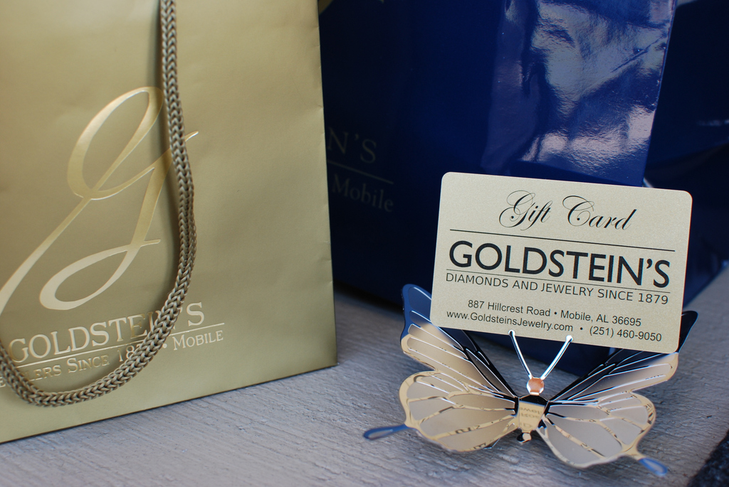 GoldsteinsJwlry's tweet photo. This little gold card is the perfect gift for your valentine. 🌹❤️ https://t.co/xr5KwiGtn5