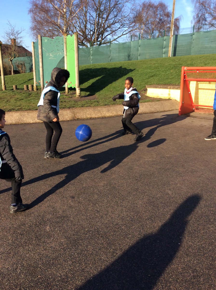 HenryWhipple1's tweet photo. It may be cold outside but the children were all ready to get competitive with team games and new challenges on the playground. #winterfun #basketball #football #stiltraces #hoopchallenge https://t.co/bVb5Ik8yOb