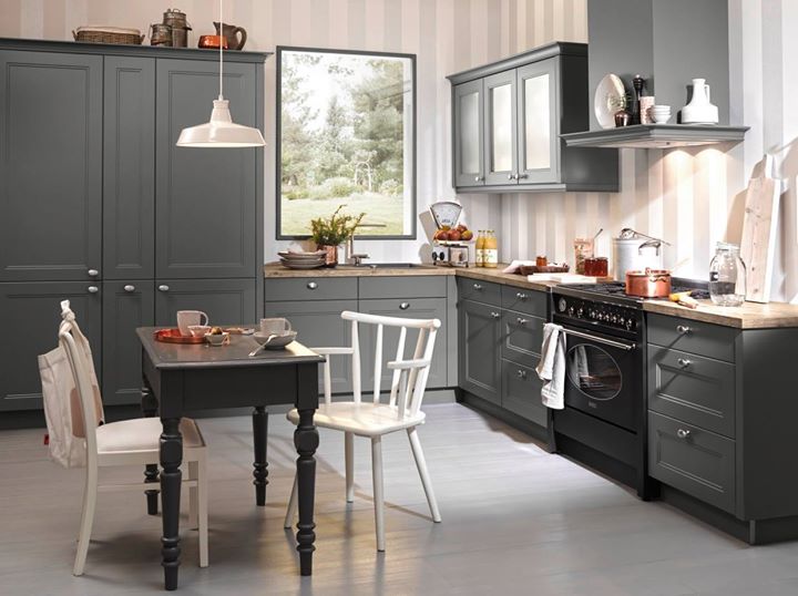 PortfolioKitch's tweet photo. This Nolte Windsor Lack kitchen in quartz grey, goes to show that German kitchens aren't always minimalistic. 
We think this Country kitchen with the dark rustica worktop looks warm and inviting, but has all the practicality expected of a Nolte German kitchen.

What do you think? https://t.co/R6iuXFrRDk