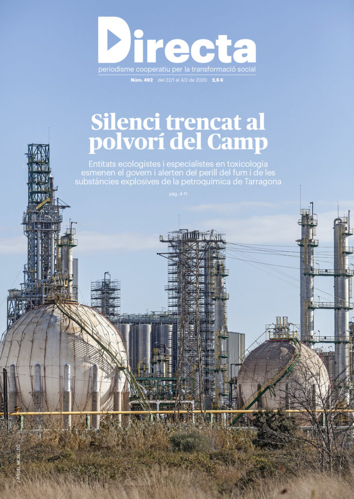 #PORTADA | Silenci trencat al polvorí del Camp. Un reportatge de <a href="/mtslorente/">Maties Lorente</a>, <a href="/albertmartnez/">Jesús Rodríguez</a>, @jsans_, <a href="/angelmonlleo/">Àngel Monlleó Marsal</a> i <a href="/ngebelli/">N ú r i a</a>  que analitza l'impacte de la petroquímica de #Tarragona a la zona, així com les seves vinculacions amb el poder. #Directa492 directa.cat/que-hi-trobem-…