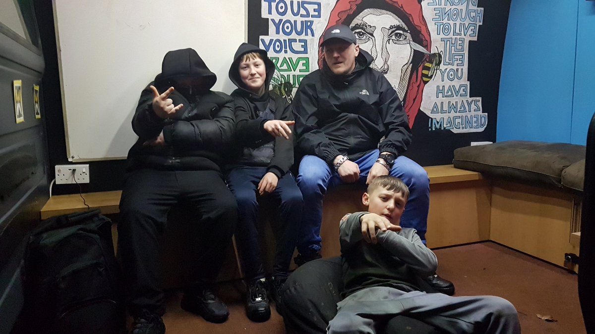 StaySafeMcr's tweet photo. First session in Bolton tonight as Mancunian Way continue to spread their wings across the North West 👌🏻 good engagement with the lads, layed a good foundation for the work we will be doing with these guys on the estate #makingadifference @ClarionFutures https://t.co/9efwX7Ym7R