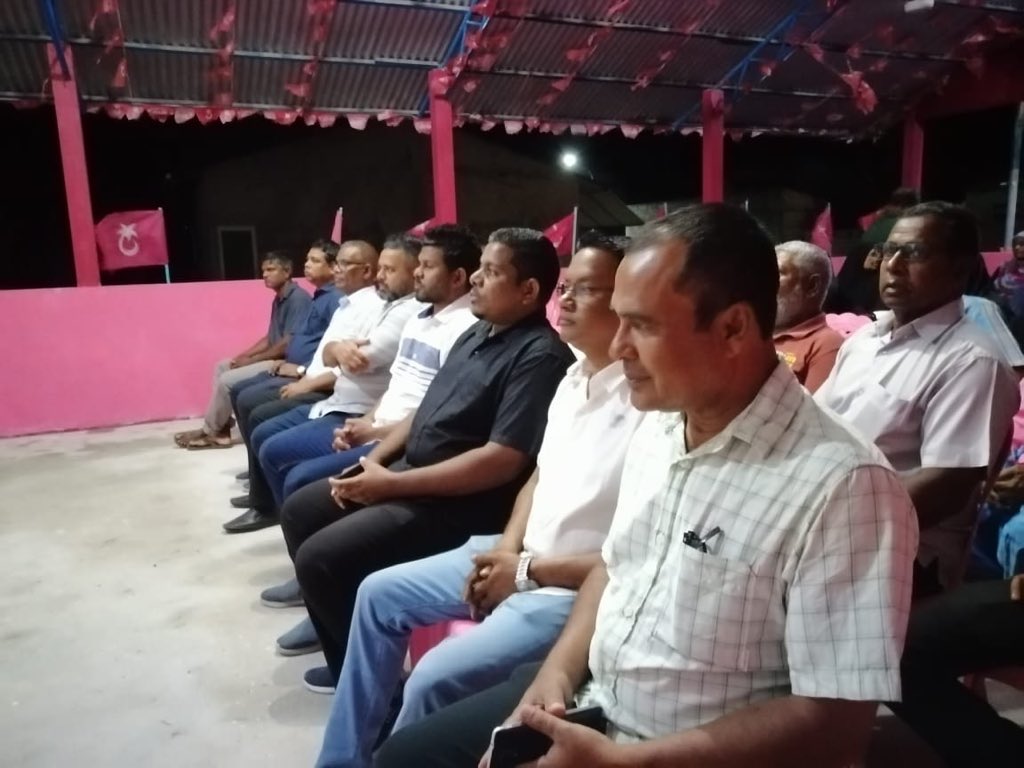 AdamNaseerMoha6's tweet photo. Progressive Congress Coalition ge leadership ge team Sh. Kanditheemuge PPM/PNC ge supporterunna badhdhal kurevvun . #FreePresidentYameen #LCE2020 #MeeMageyRaajje @Shiyamaldives @SembeHucen @Hasa_Naa https://t.co/HtGGdZ1P0O