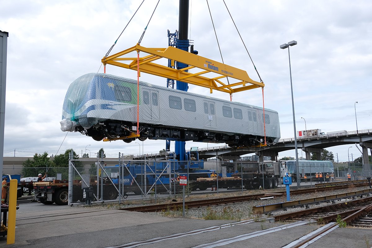 BCGovNews's tweet image. New trains for the #CanadaLine are ready to help people get around Metro Vancouver more quickly during peak hours. ow.ly/BEGj50y1iNZ