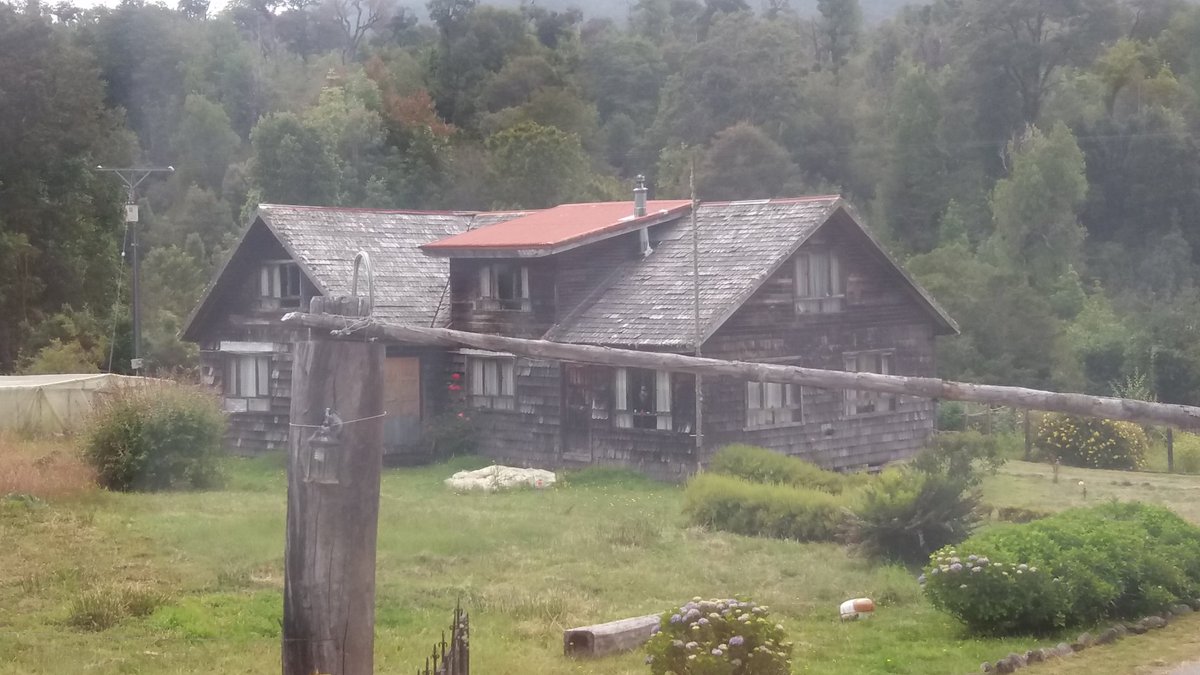 AvilaAmdres's tweet photo. @CecySil54961017 lindo paisajes del sur de Chile, grandes montes y lagos https://t.co/U3mW52siHg