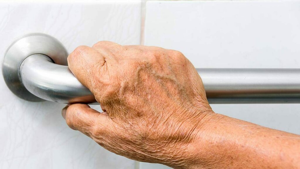 STLRemodeling's tweet photo. At AAA Remodeling Company we understand that each of our customers has different needs and wants. Sit down with our bathroom remodeling experts to discuss your ideas and special needs. https://t.co/hrTr2dg0JO https://t.co/hrTr2dg0JO https://t.co/iwJiVZY811