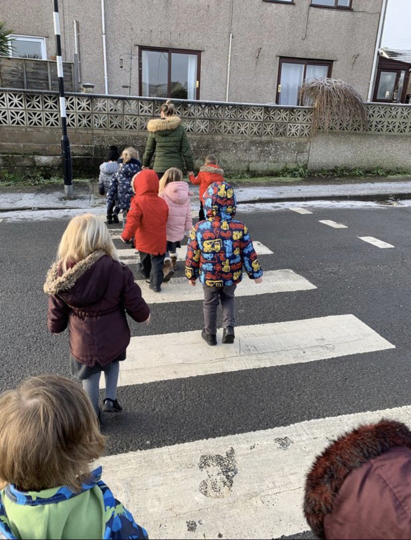 Tigersrogiet's tweet image. Off to investigate the weather an see what we can find @ellehob @EAS_FoundationP #siezetheseason #welovetheice #lotsofquestions