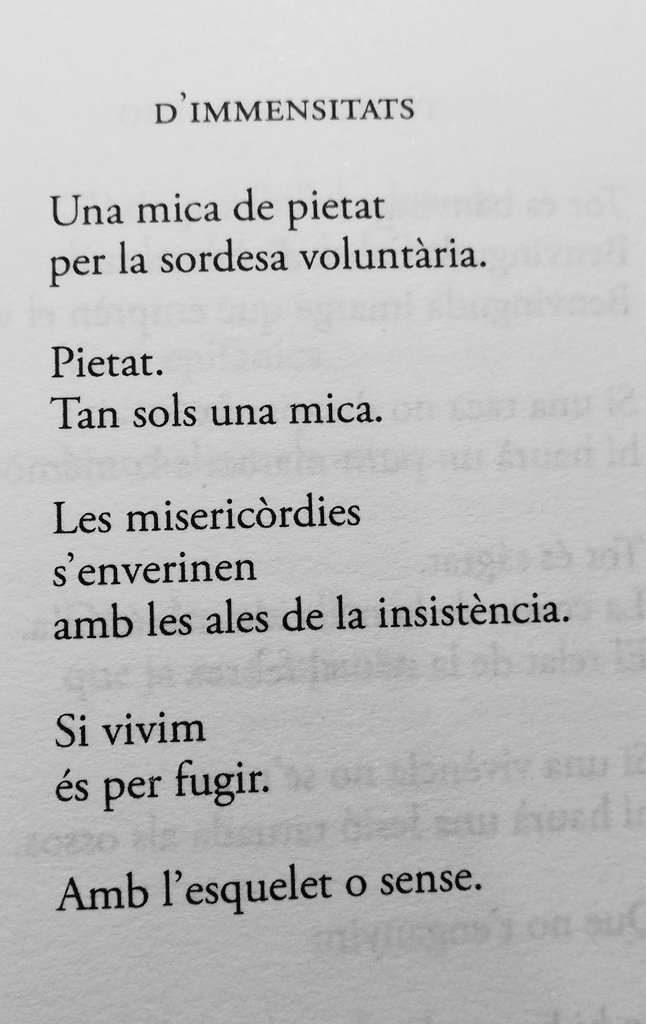annagual's tweet photo. (3) I com que mai n'hi ha prou, de poesia, més poemes d' #AltresSemideus, ara amb imatges que heu anat compartint per xarxes 💕 Voteu aquí: https://t.co/1BXANh7gJA (és molt fàcil!).
Fem que la poesia guanyi 🙏🏼 https://t.co/9W914UvtZ7 https://t.co/SDTlUXSrpo