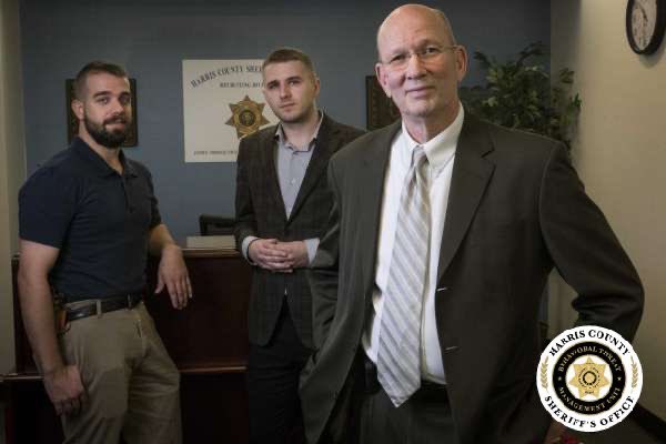 HCSO_MikeLee's tweet photo. Thanks to the @HoustonChron for highlighting our new @HCSOTexas Behaviorial Threat Management Unit (#BTMU) which will proactively target stalkers &amp; potentially dangerous situations before escalation. #StalkingTheStalkers 

https://t.co/IpARB1nH0B https://t.co/xlCWH1muOM