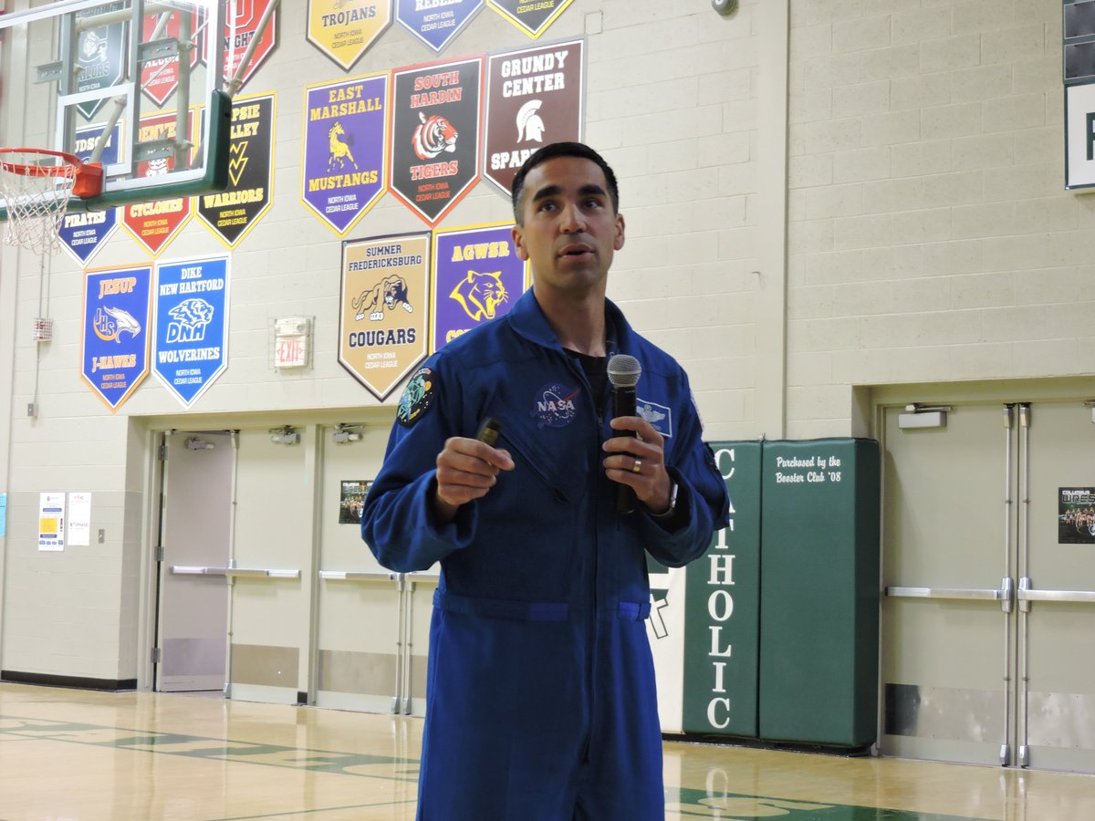 CVCS_CHSAlumni's tweet image. Congratulations &amp;amp; a HUGE thank you goes to our 2020 Distinguished Alum, Raja Chari ('95).

A grad of the U.S. Air Force Academy, MIT, U.S. Naval Test Pilot School, &amp;amp; U.S. Army Command &amp;amp; General Staff College. Raja just graduated from NASA Astronaut Training! Thanks for visiting!