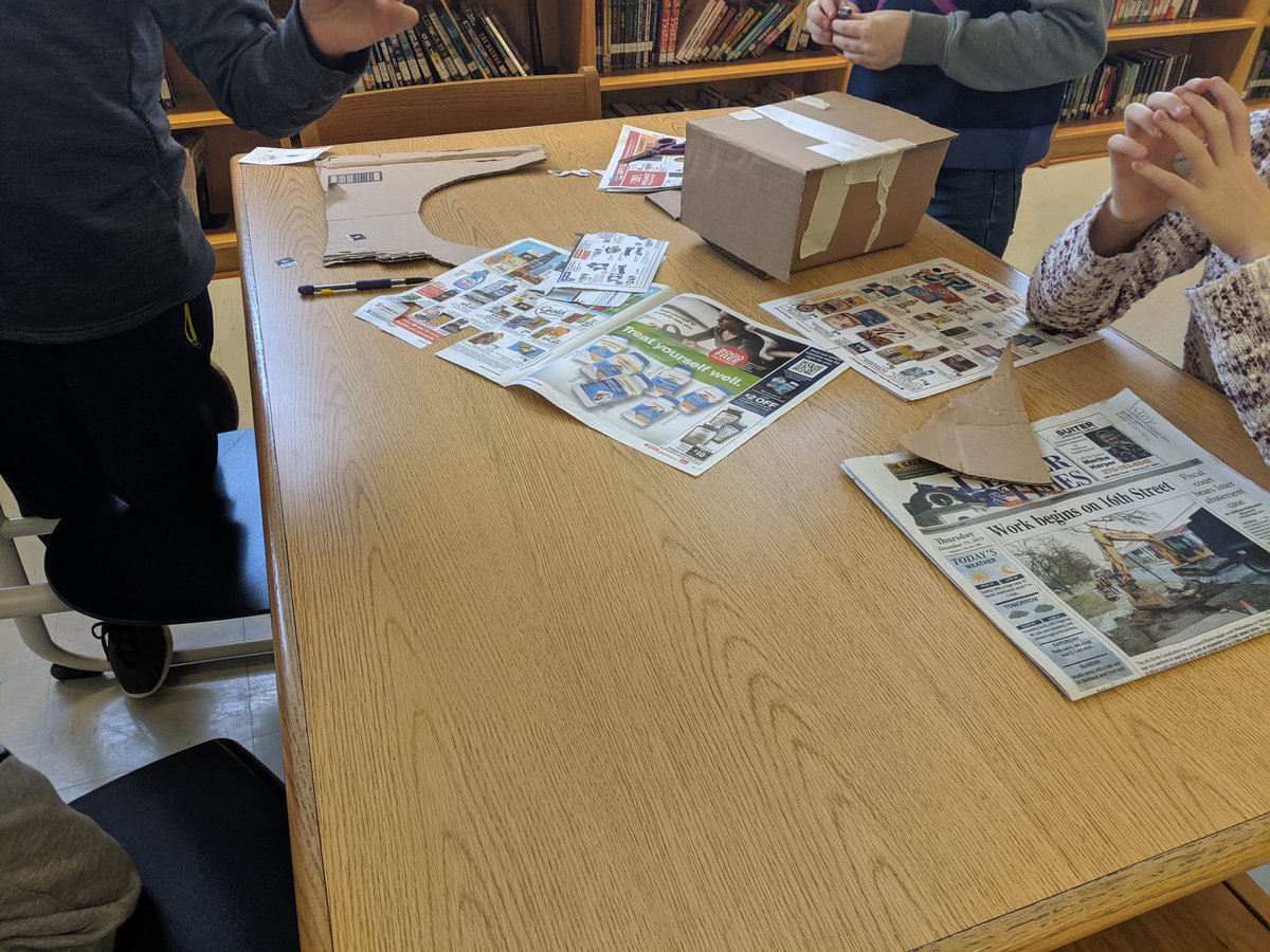 amandacurlin5's tweet photo. I enjoyed having @mjhiggins17 and @callieanneadams 6th grade classes in the library to participate in this months STEM challenge!! If you look closely you might see these teachers getting in on the fun too!! #murrayschools #mmslibrary https://t.co/d7CLVVvAlL